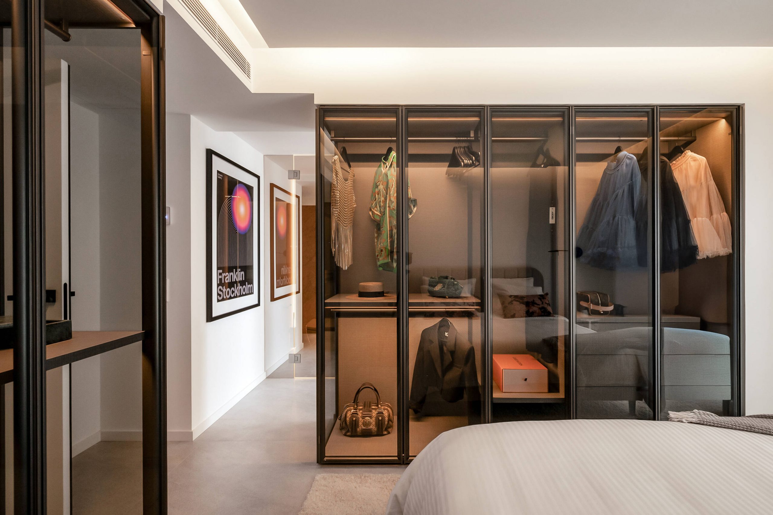 chambre avec dressing vitré décoration contemporaine