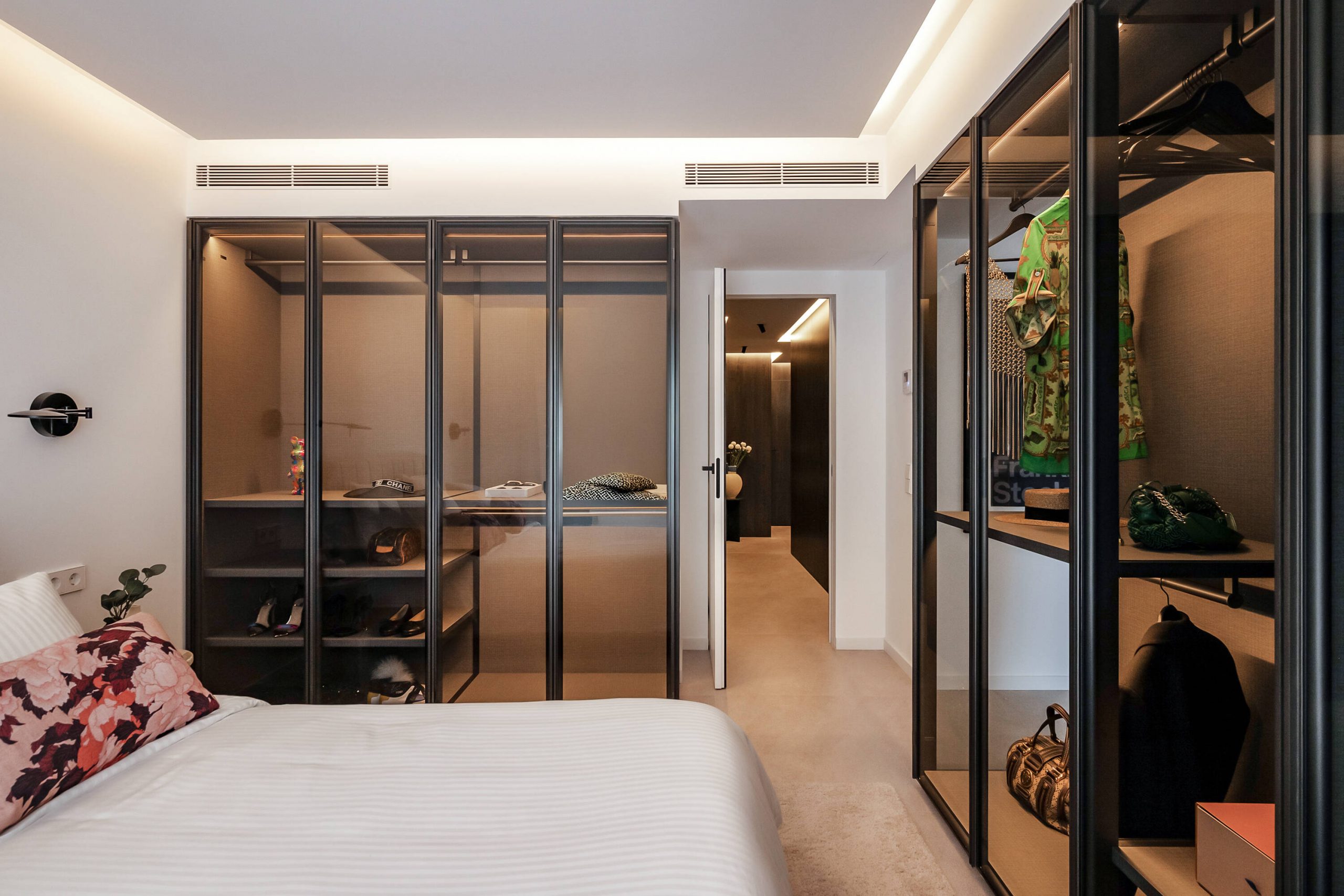 chambre avec dressing vitré décoration contemporaine