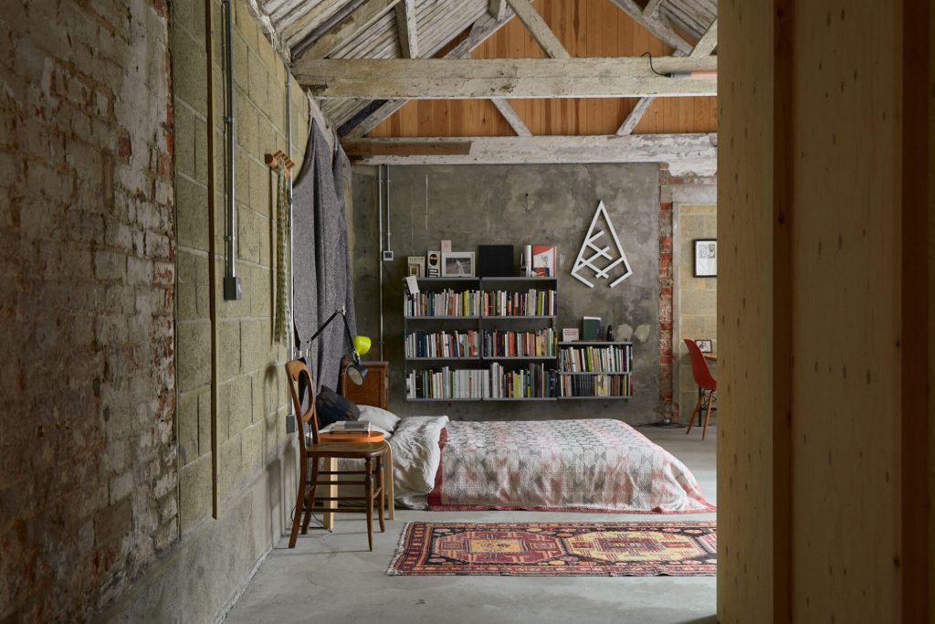 chambre décoration vintage grange rénovée en maison architecte The Old Byre Ile de Wight chambre décoration vintage grange rénovée en maison architecte The Old Byre Ile de Wight