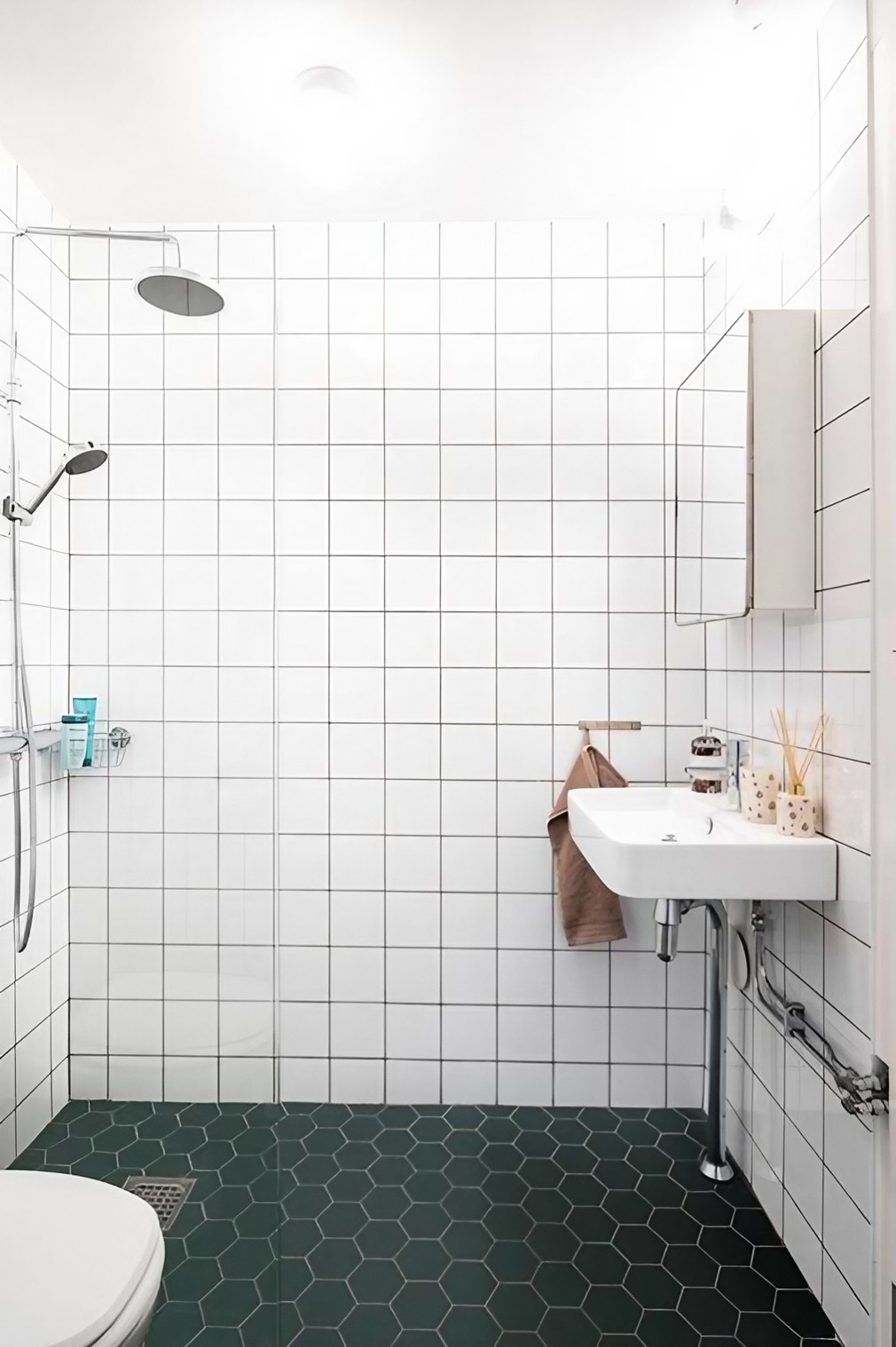 salle de bain blanche et noire studio 48m2 salle de bain blanche et noire studio 48m2