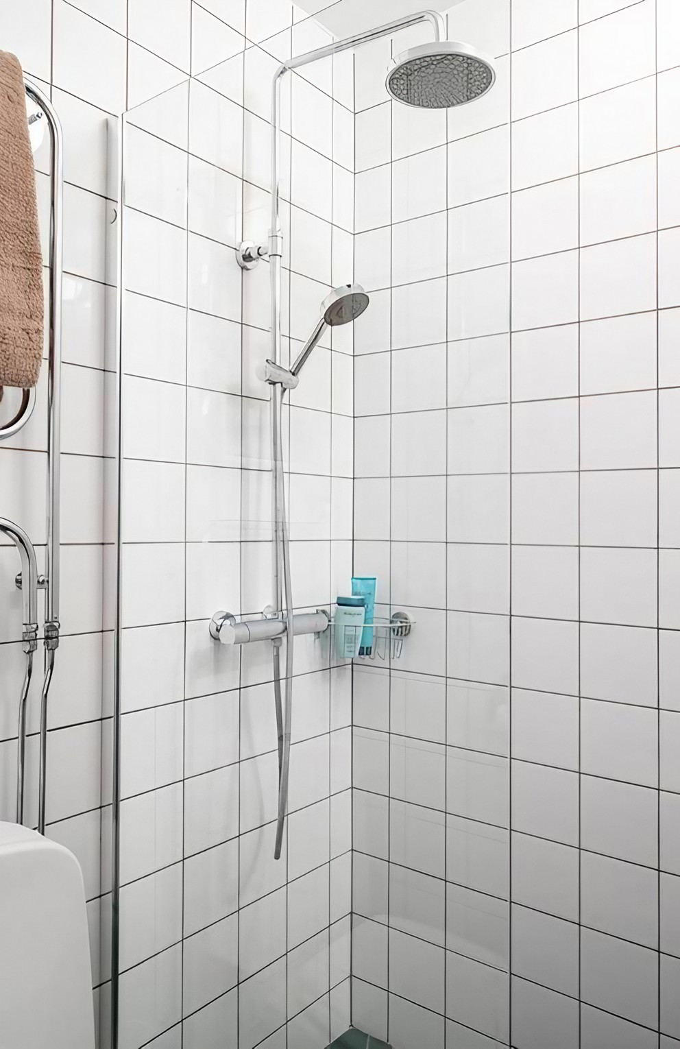 salle de bain blanche et noire studio 48m2 salle de bain blanche et noire studio 48m2