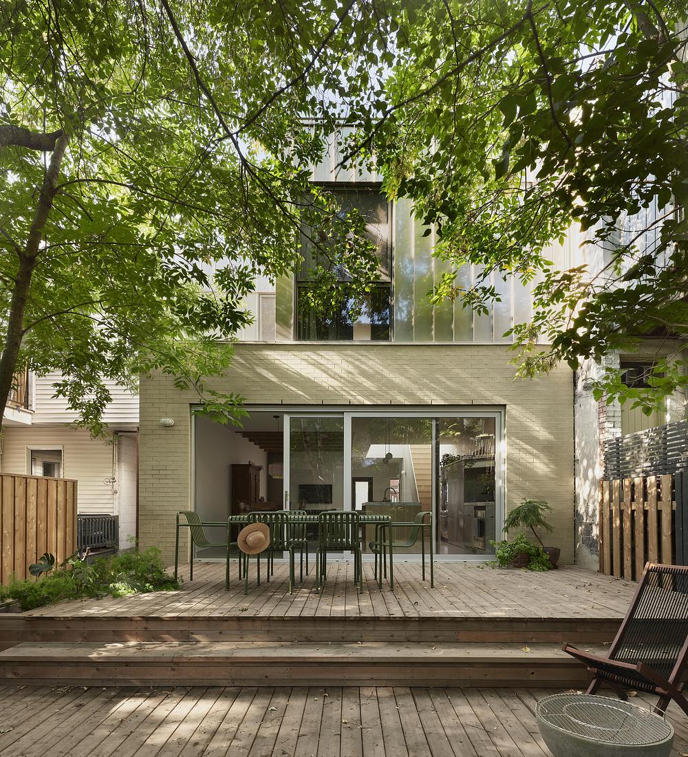 terrasse maison agrandie par l terrasse maison agrandie par l'arrière à Montréal