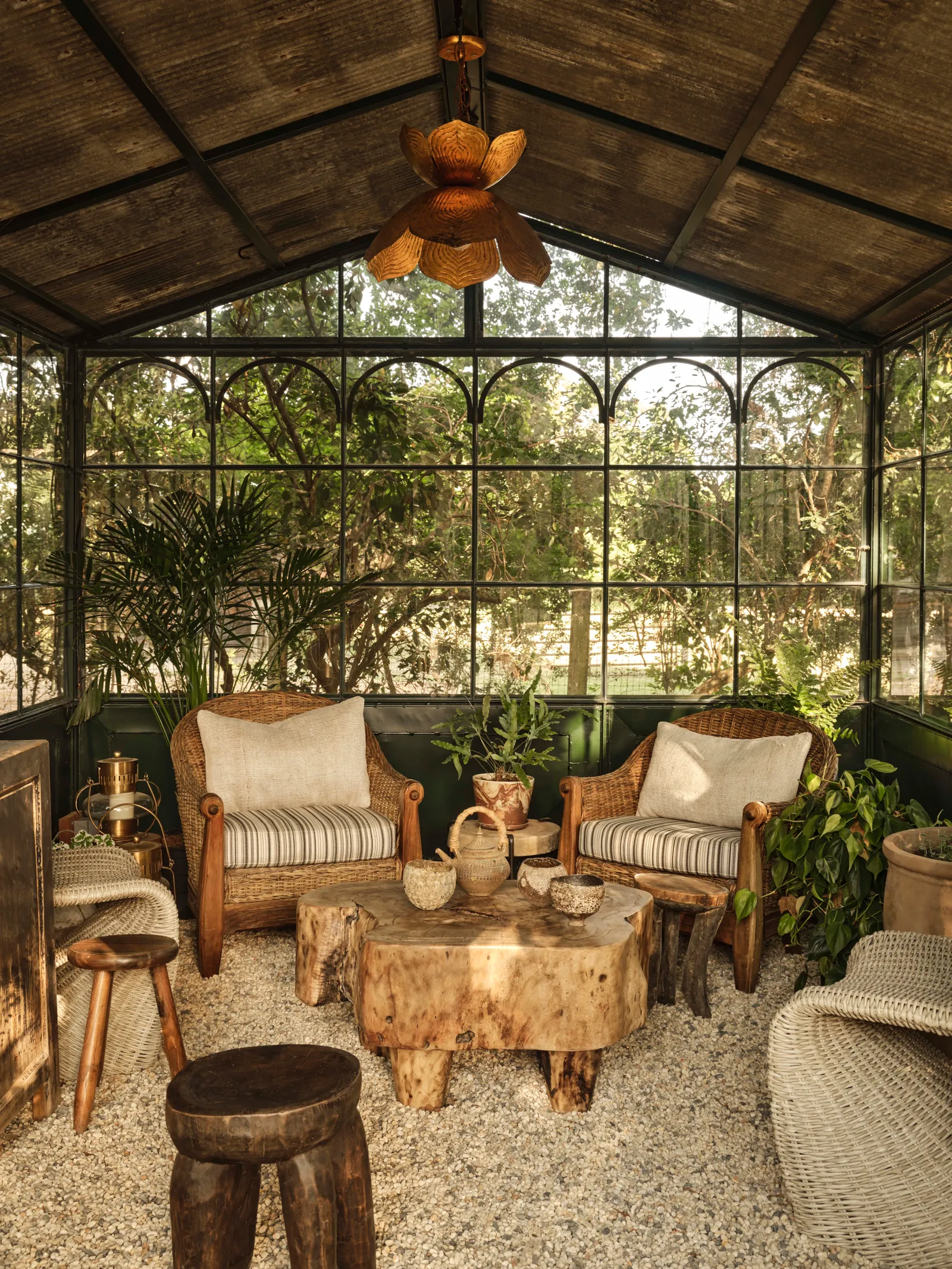 salon avec verrière style jardin d'hiver