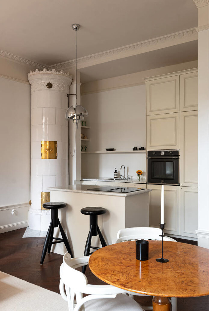 cuisine ouverte et salon deux-pièces design 36m2 ancien avec poêledécoration scandinave neutre cuisine ouverte et salon deux-pièces design 36m2 ancien avec poêledécoration scandinave neutre