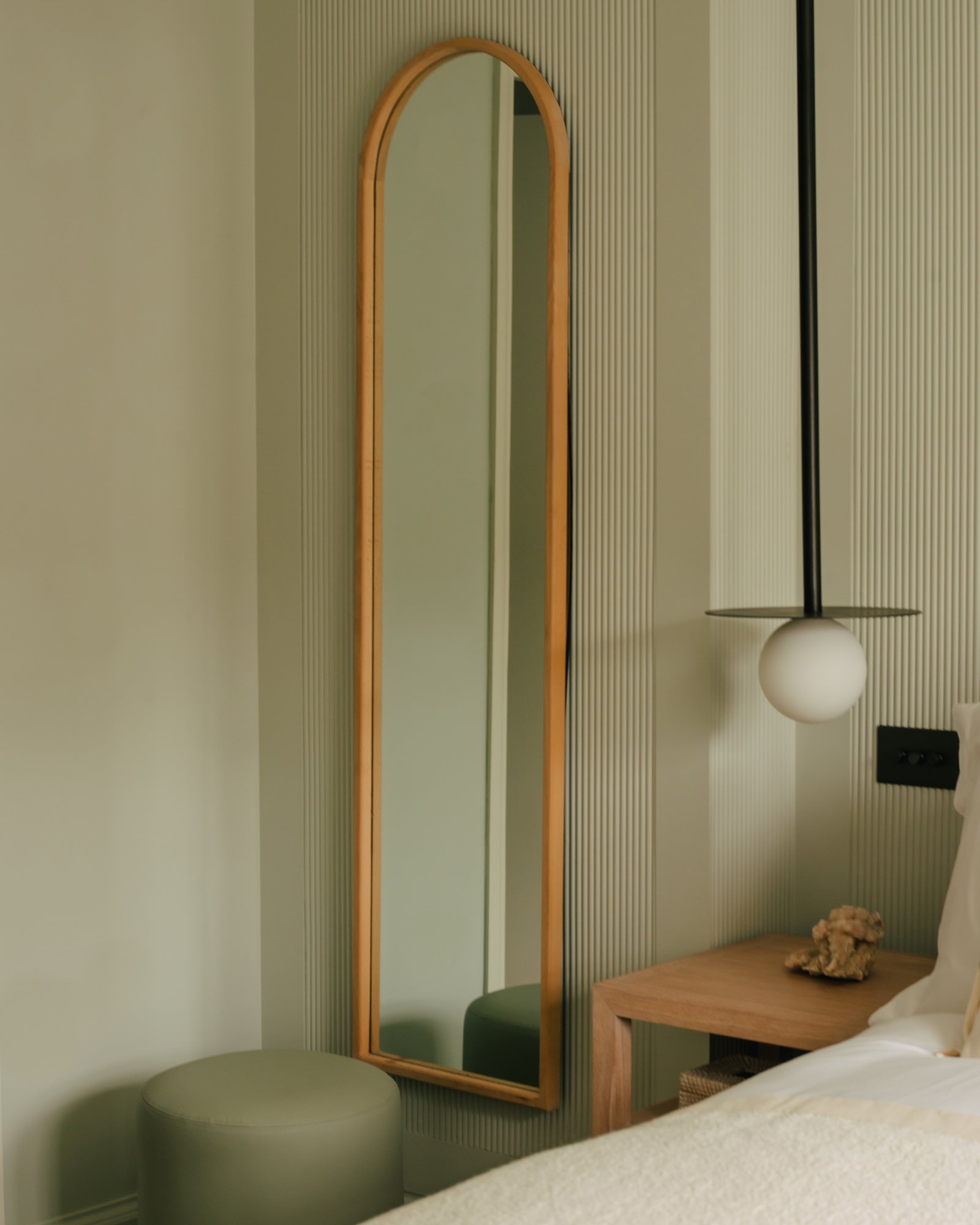 chambre décoration contemporaine beige et verte