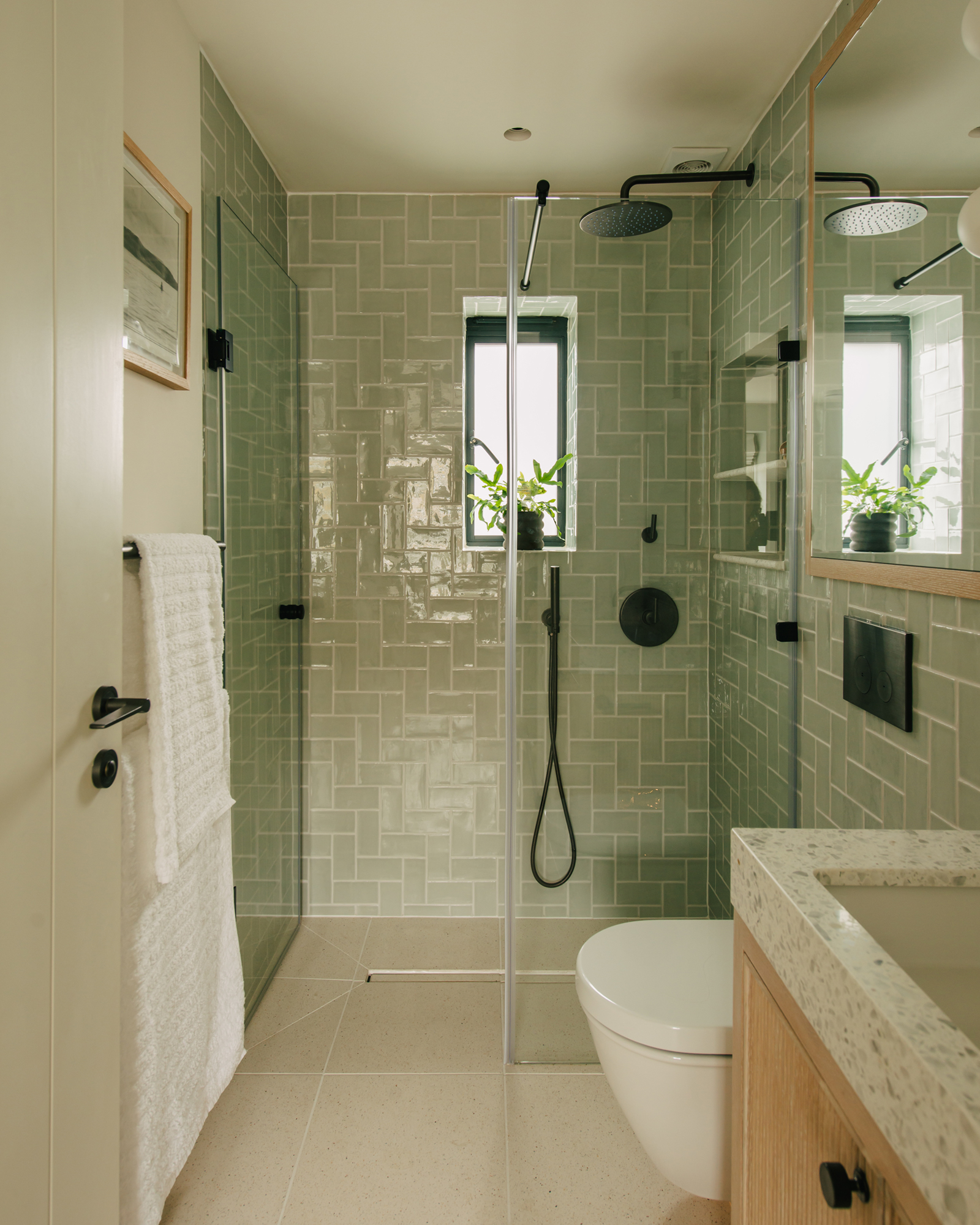 salle de bain décoration contemporaine bois et verte