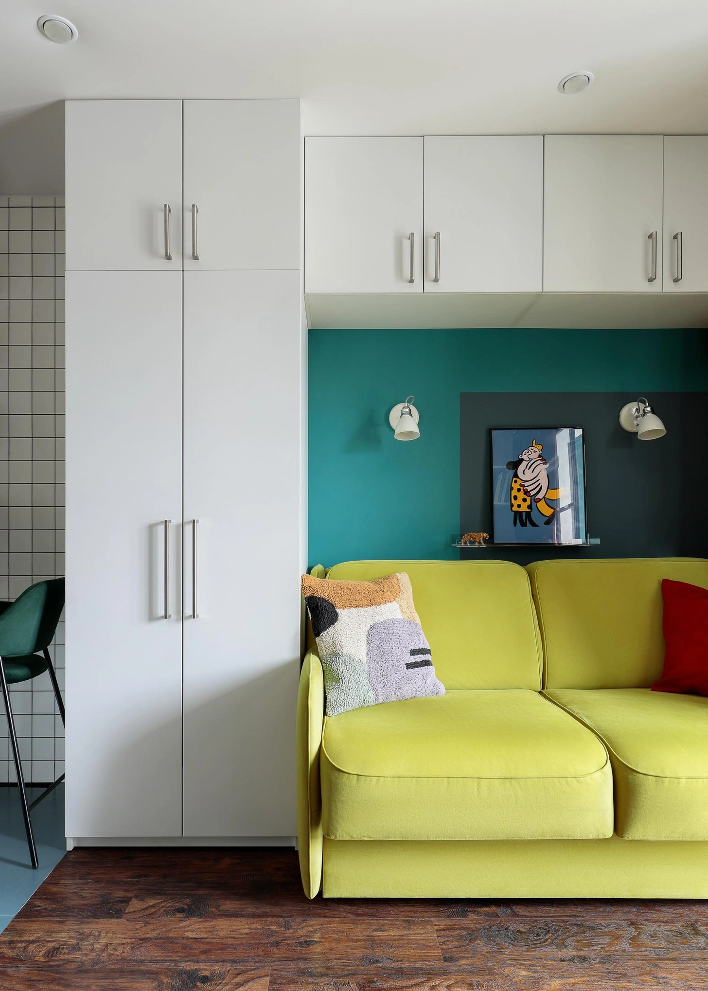 salon avec meuble pont studio 23m2 optimisé décoration colorée design