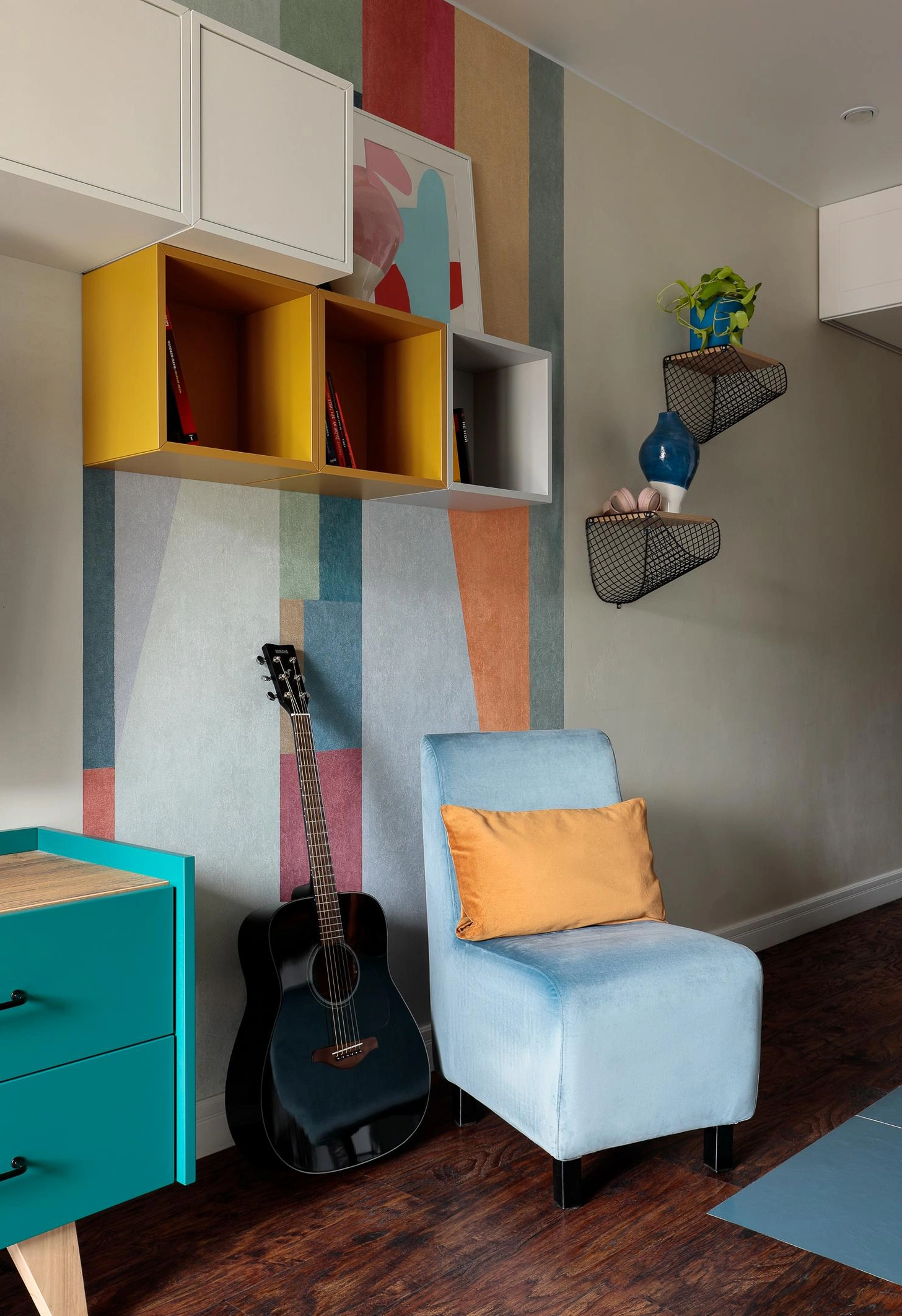 salon studio 23m2 optimisé décoration colorée design