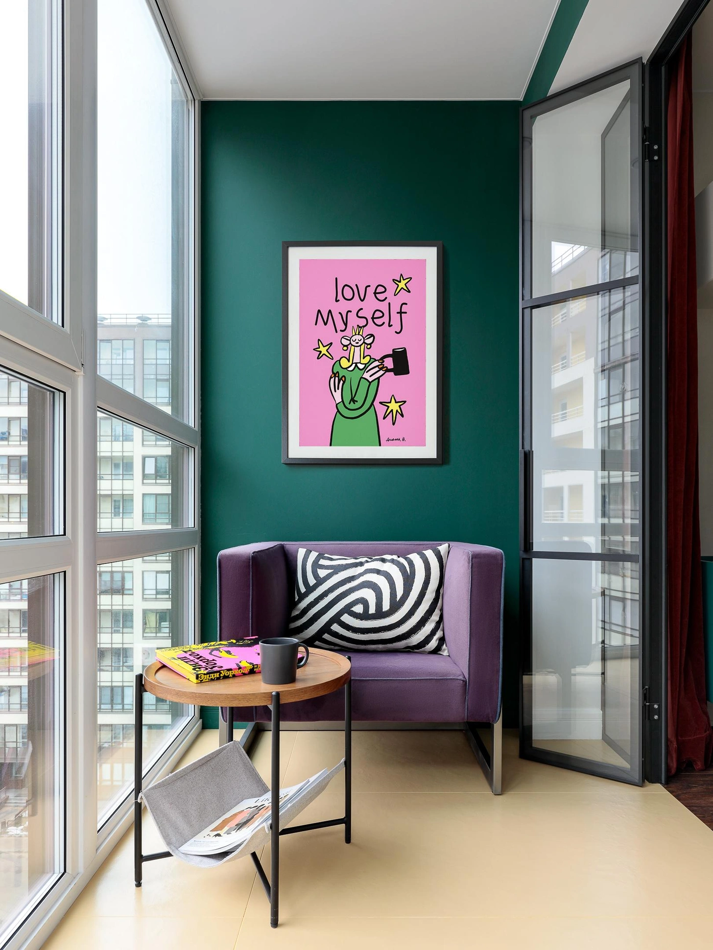 salon sur loggia fermée studio 23m2 optimisé décoration colorée design