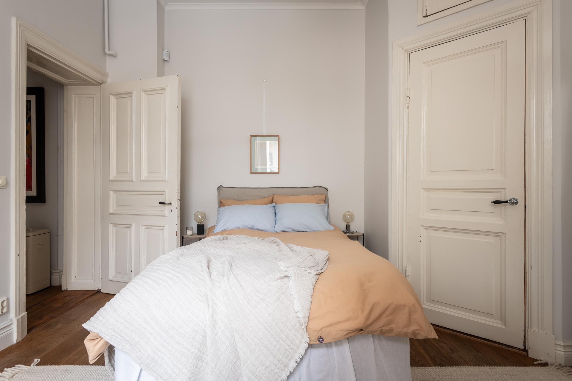 chambre décoration scandinave naturelle appartement ancien avec parquet
