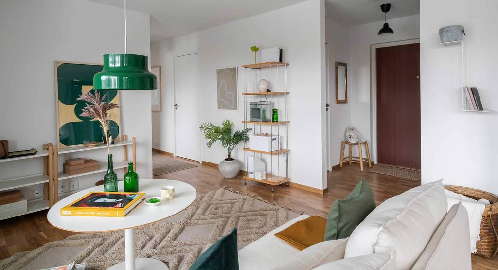 salon décoration scandinave avec éléments décoratifs verts et jaunes salon décoration scandinave avec éléments décoratifs verts et jaunes