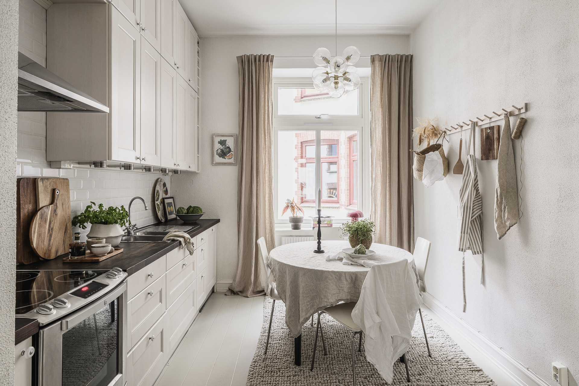 cuisine shaker beige avec espace repas décoration scandinave appartement 72m2 ancien cuisine shaker beige avec espace repas décoration scandinave appartement 72m2 ancien