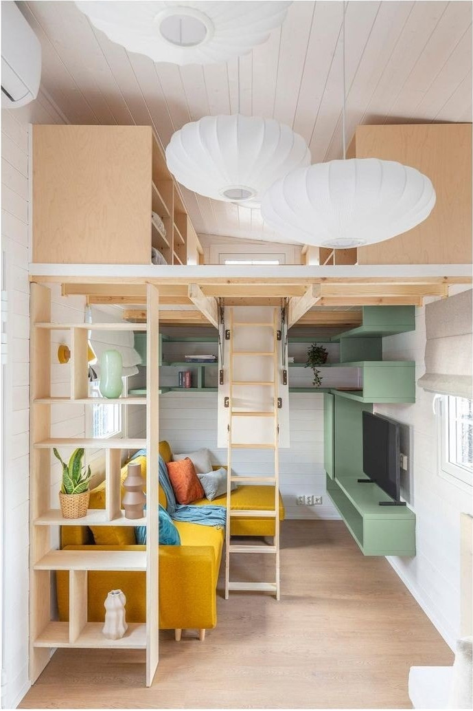 salon avec mezzanine tiny house 35m2 décoration colorée Ingrid par Tiny Smart House salon avec mezzanine tiny house 35m2 décoration colorée Ingrid par Tiny Smart House