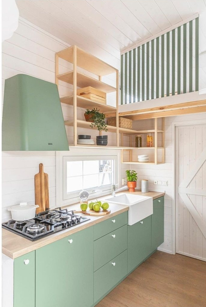 cuisine avec mezzanine tiny house 35m2 décoration colorée Ingrid par Tiny Smart House cuisine avec mezzanine tiny house 35m2 décoration colorée Ingrid par Tiny Smart House