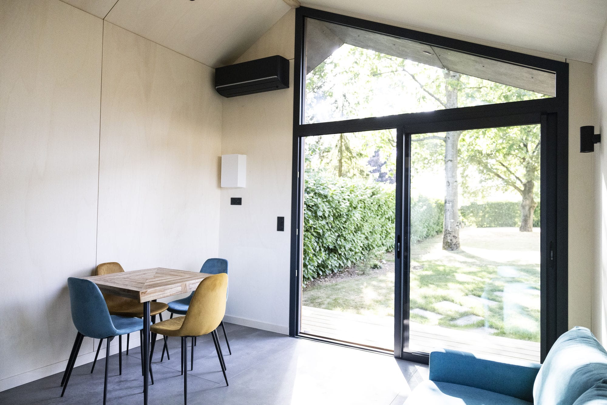 salon petite maison française 20m2 Studio Tilia par WoodVolum salon petite maison française 20m2 Studio Tilia par WoodVolum