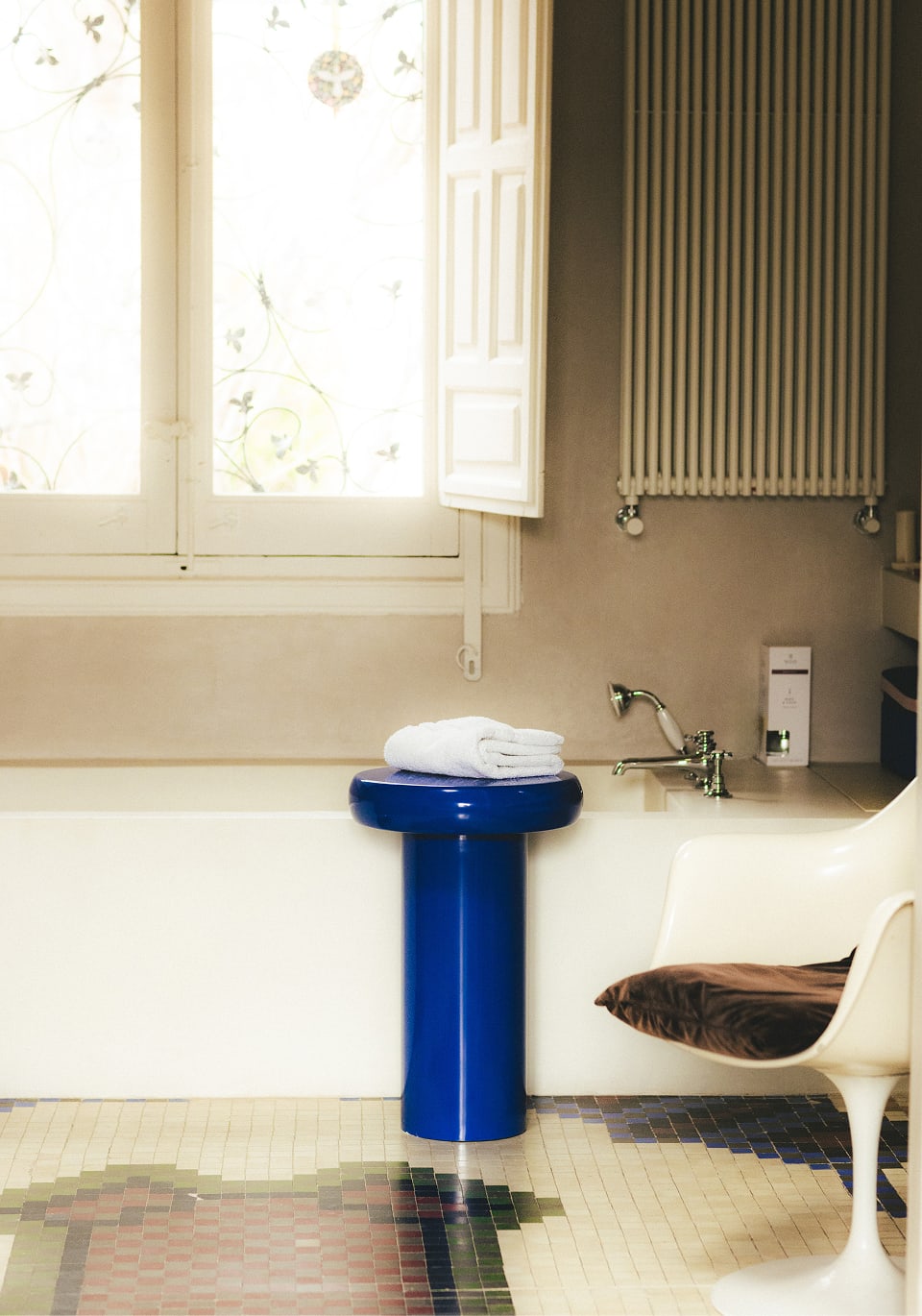 salle de bain décoration design, colorée et contemporaine