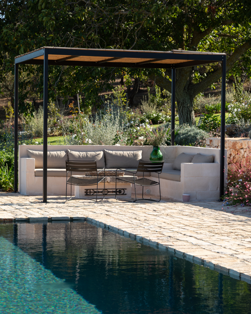terrasse avec pergola et piscine maison Pouilles trulli Otto Cappelli terrasse avec pergola et piscine maison Pouilles trulli Otto Cappelli