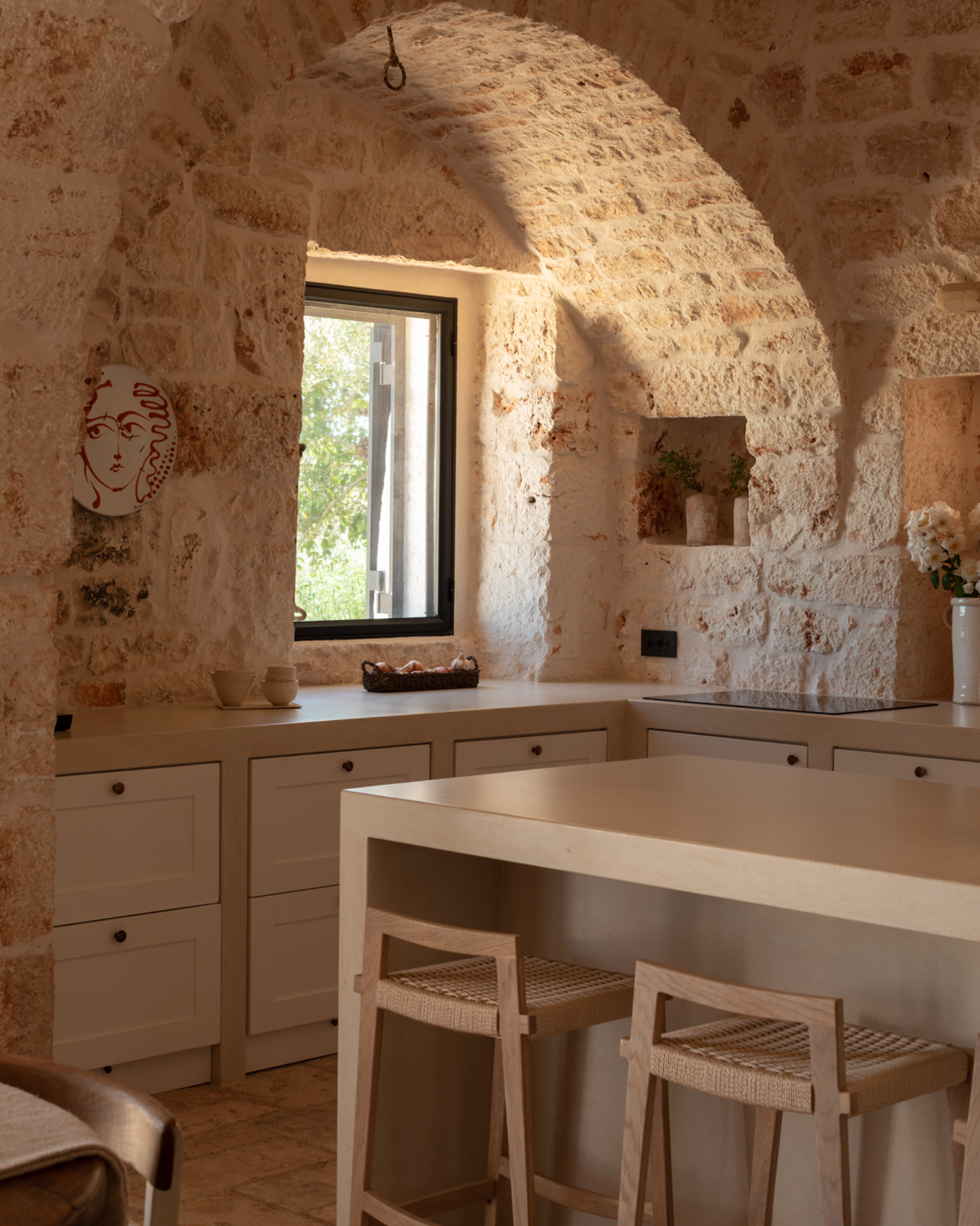 cuisine avec arches en pierres maison Pouilles trulli Otto Cappelli décoration rustique chic cuisine avec arches en pierres maison Pouilles trulli Otto Cappelli décoration rustique chic