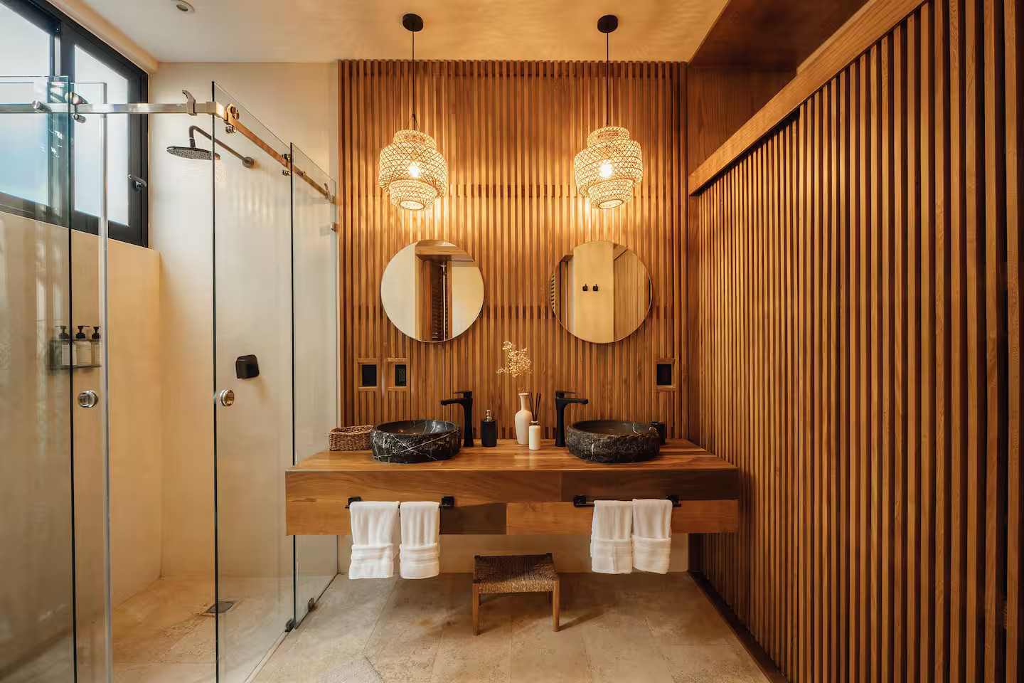 salle de bain couleurs naturelles décoration contemporaine maison avec piscine Tulum
