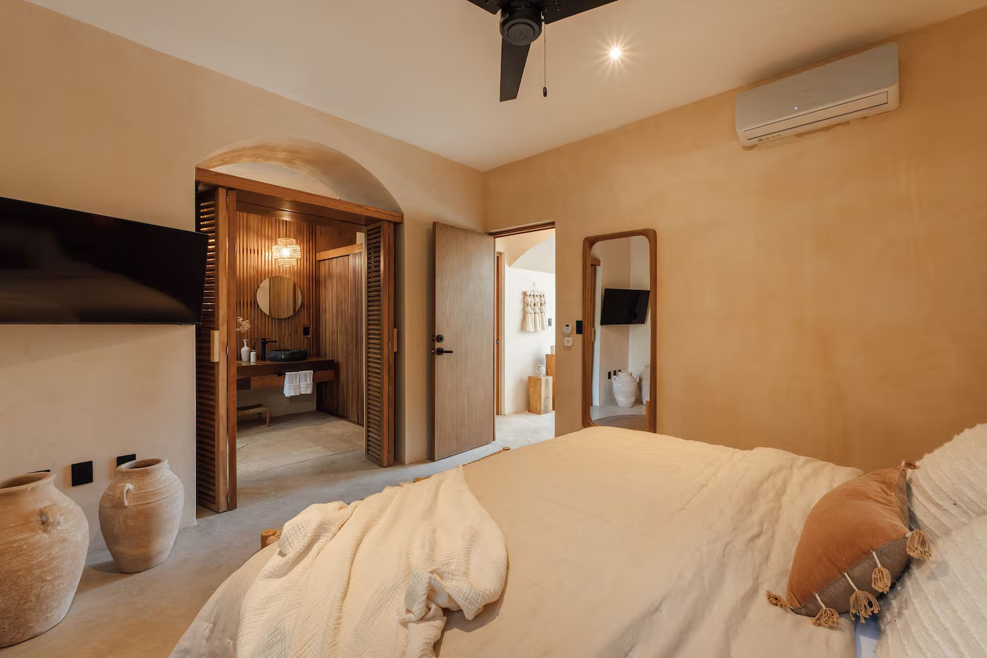 chambre couleurs naturelles avec salle de bain décoration contemporaine maison avec piscine Tulum