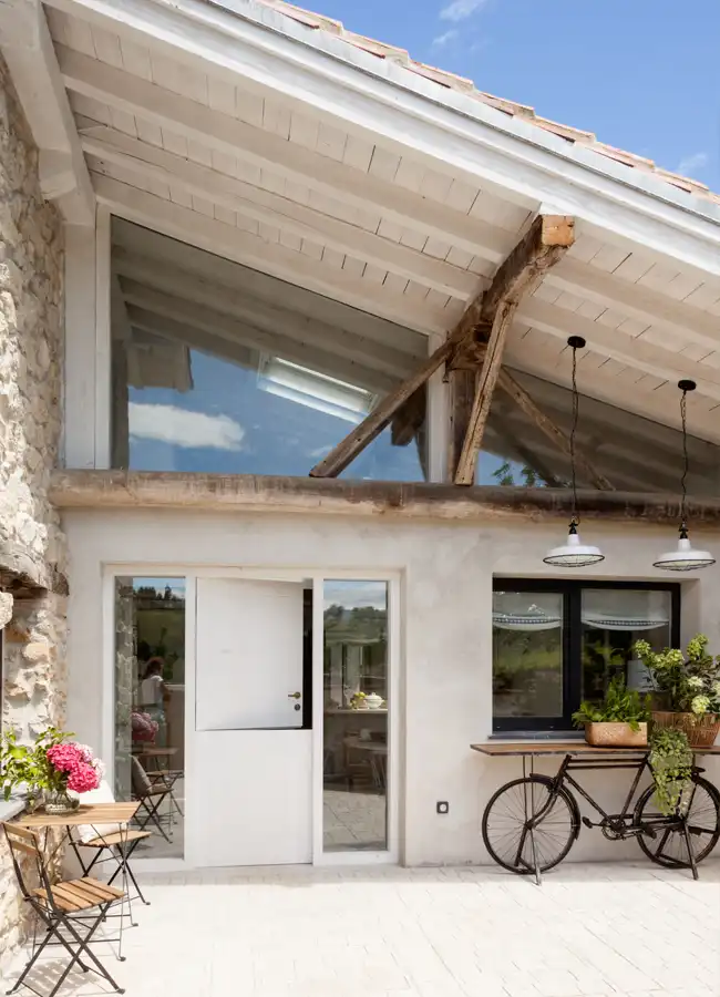 maison ancienne en pierres rénovée en Espagne