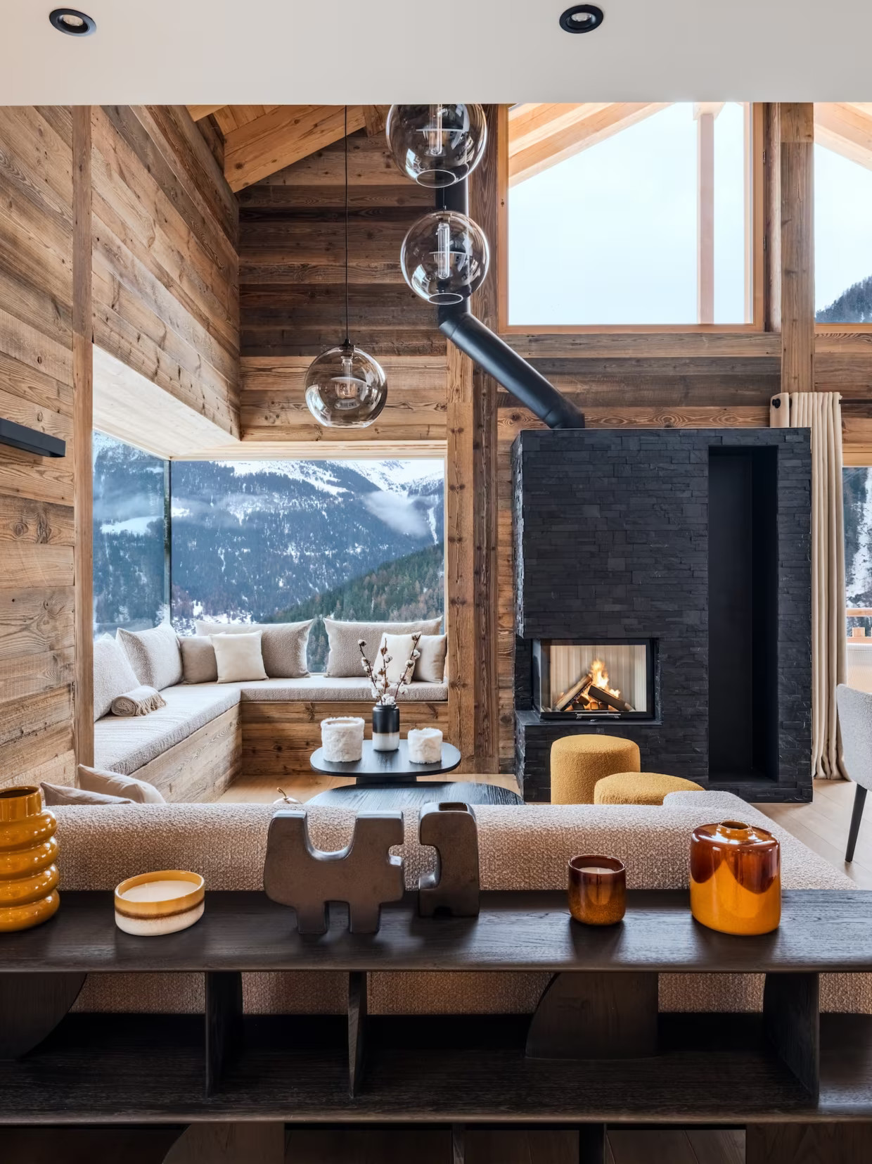 salon avec cheminée chalet décoration contemporaine vue montagne salon avec cheminée chalet décoration contemporaine vue montagne