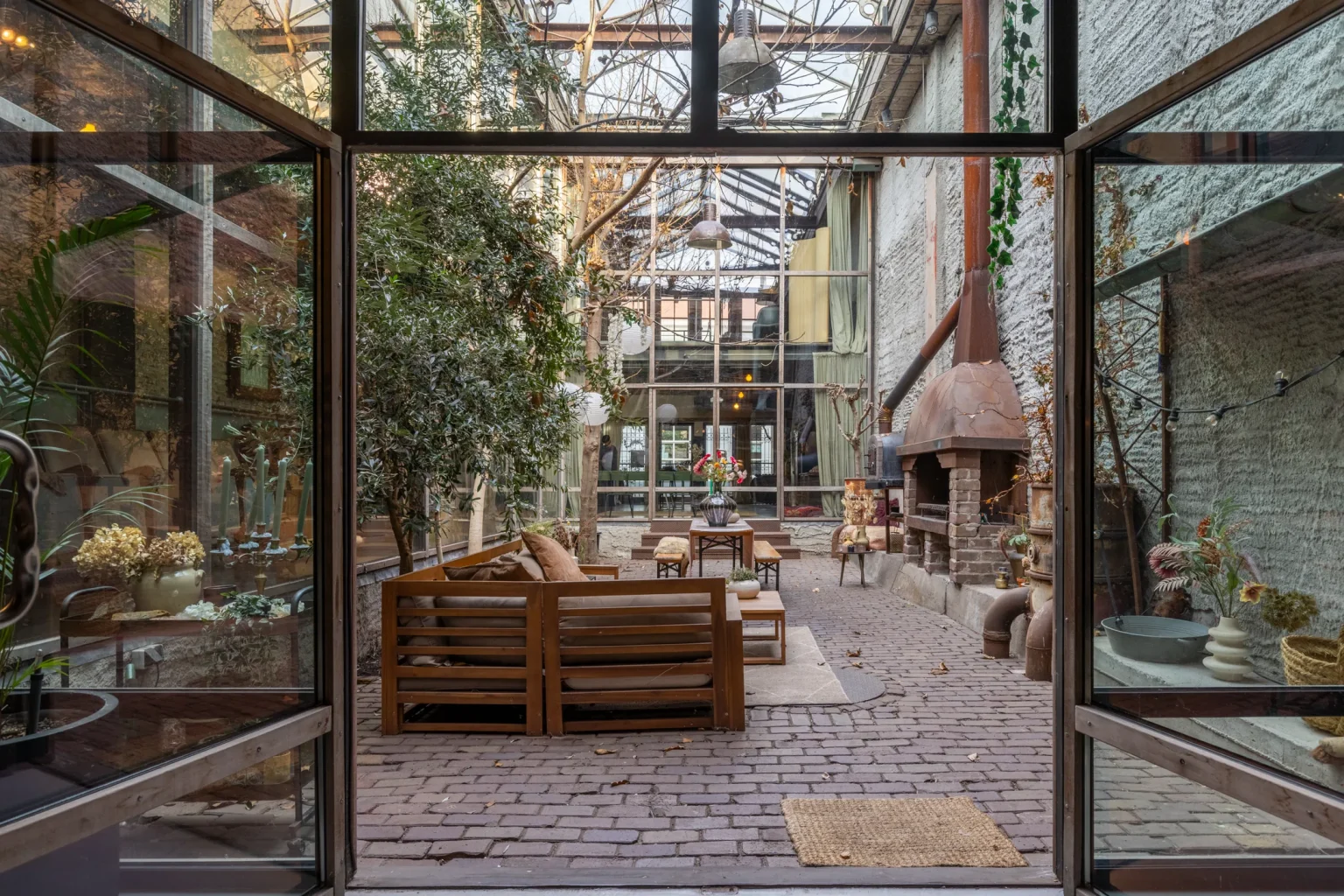 maison de ville avec cour dans ancien cinéma