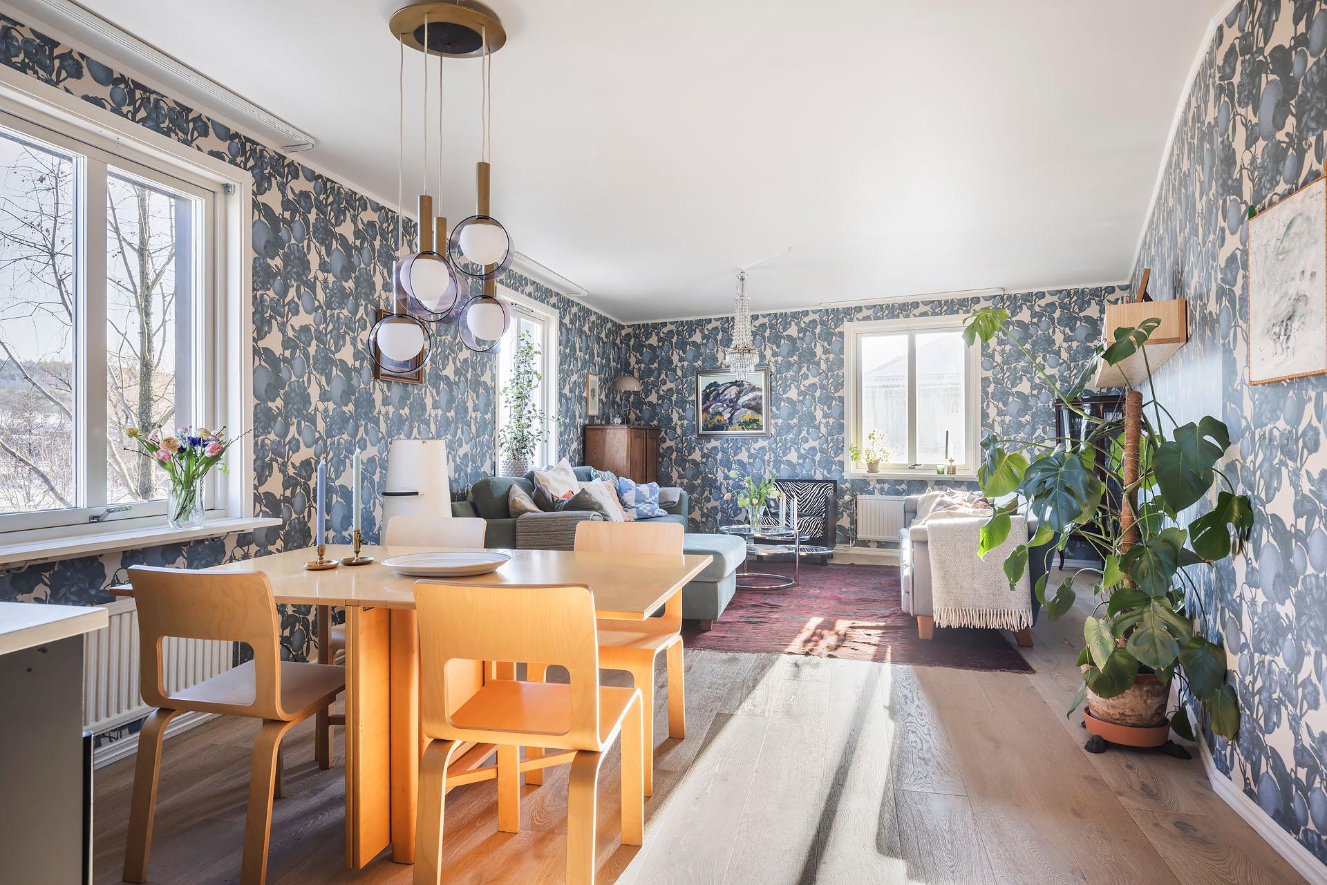 salon appartement 94m2 décoration scandinave avec papier-peint