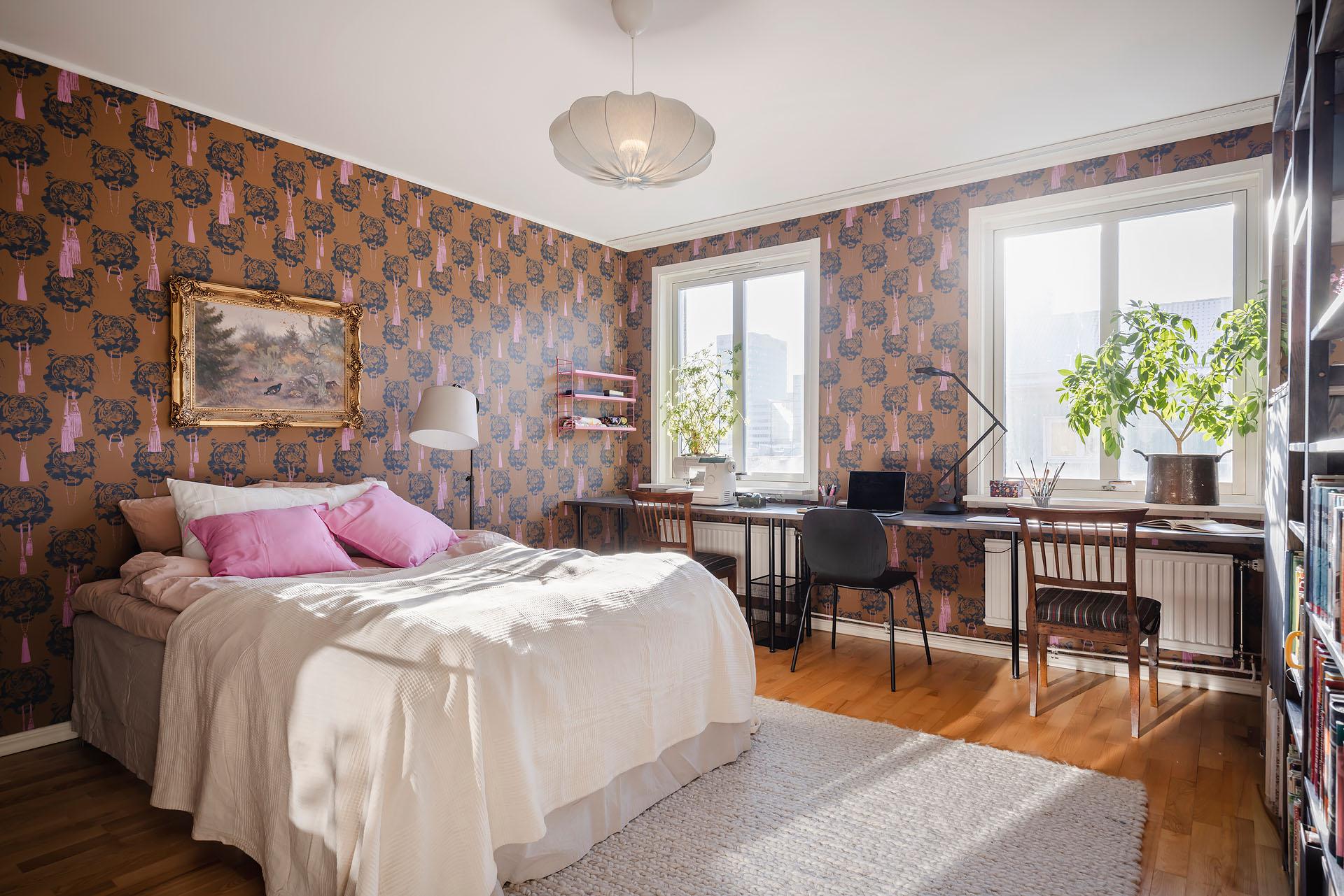 chambre appartement 94m2 décoration scandinave avec papier-peint