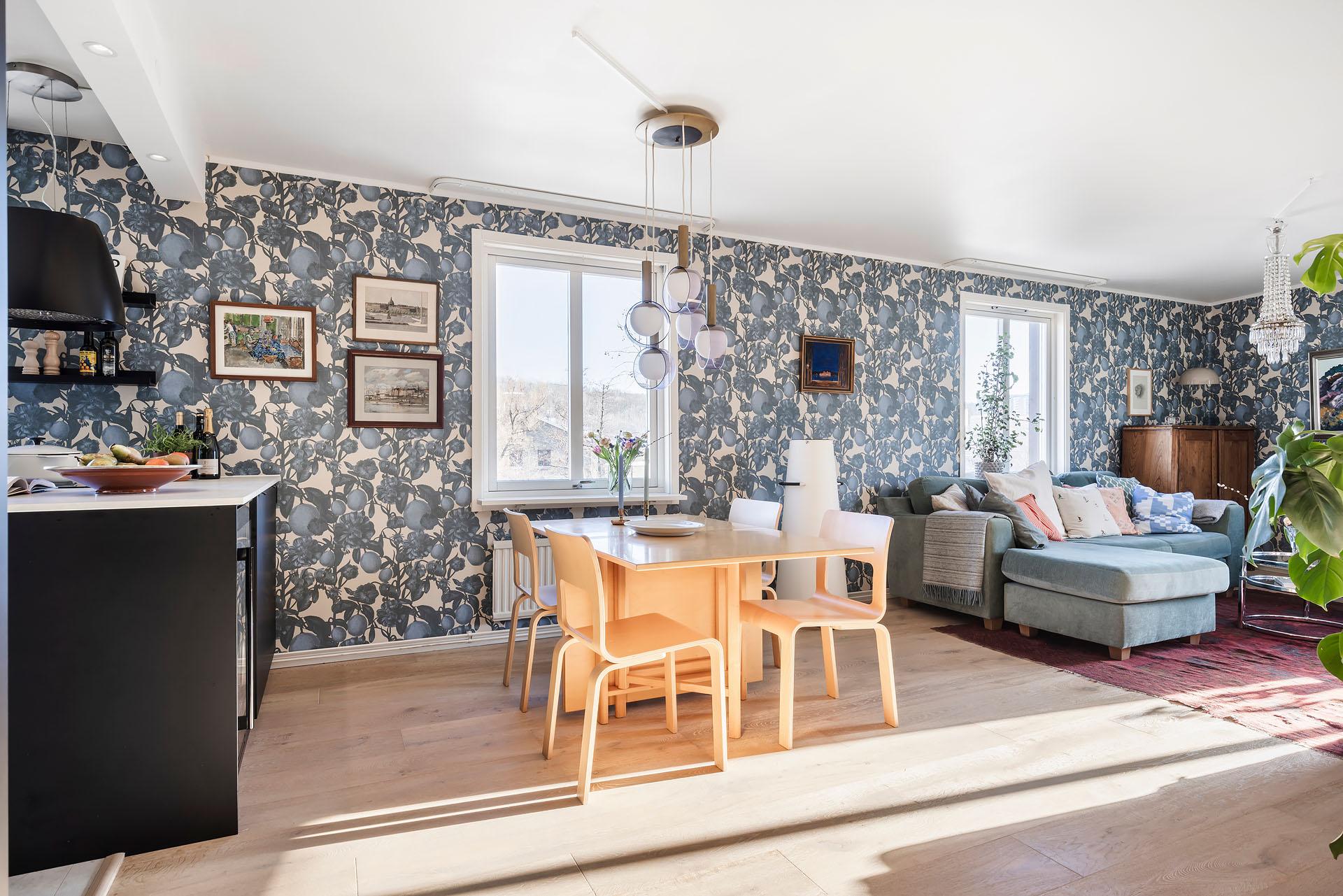 cuisine et salon appartement 94m2 décoration scandinave avec papier-peint