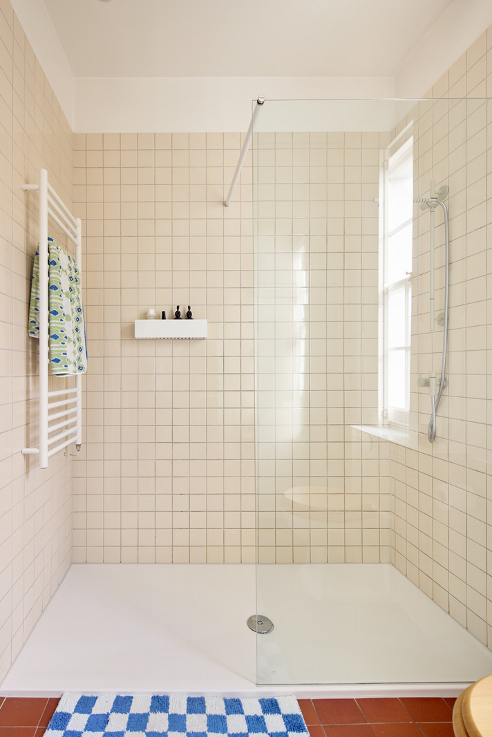 salle de bain carrelage blanc