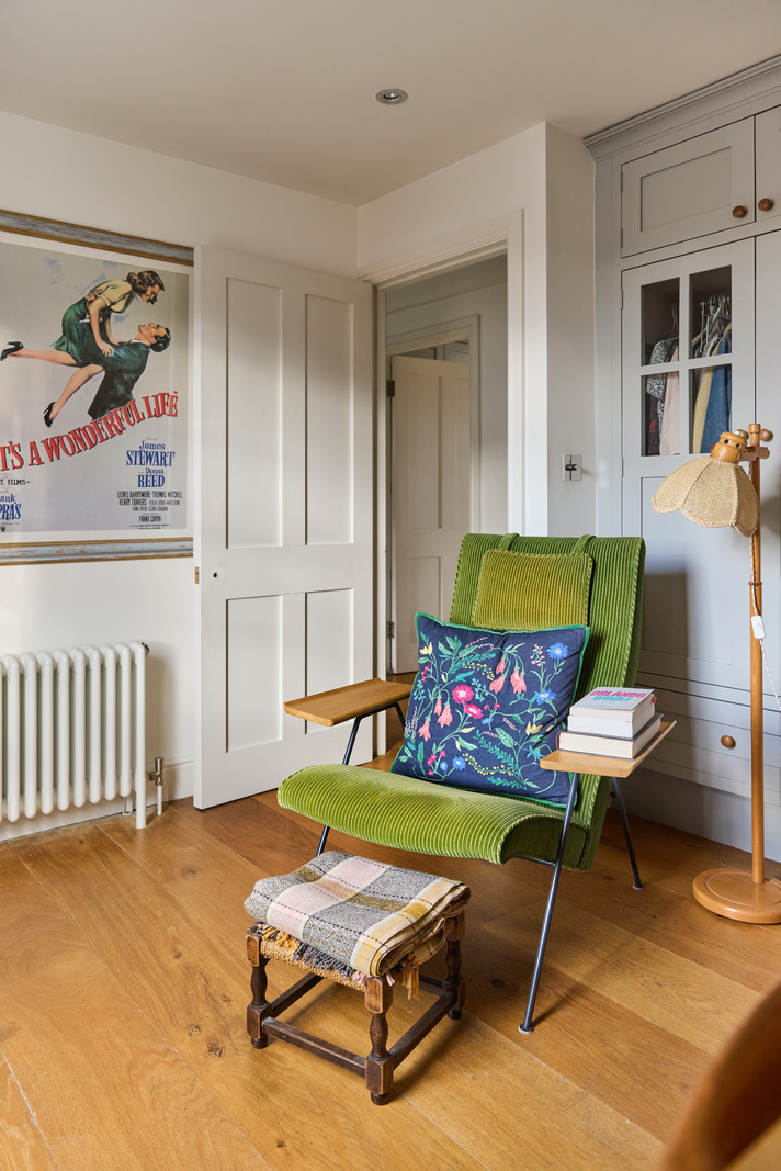 salon fauteuil vert maison de ville décoration vintage