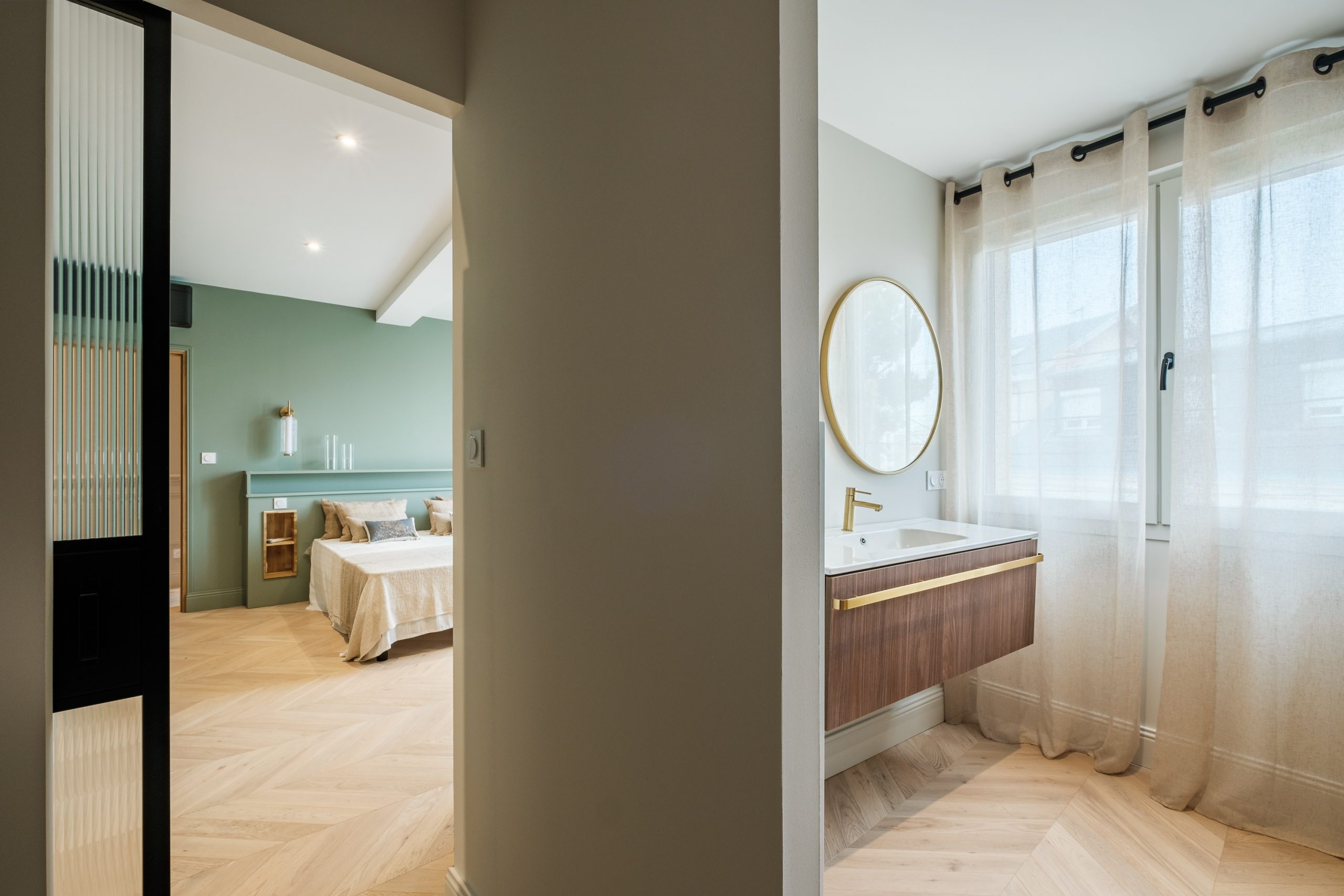 chambre avec salle de bain appartement La Rochelle avec terrasse décoration contemporaine