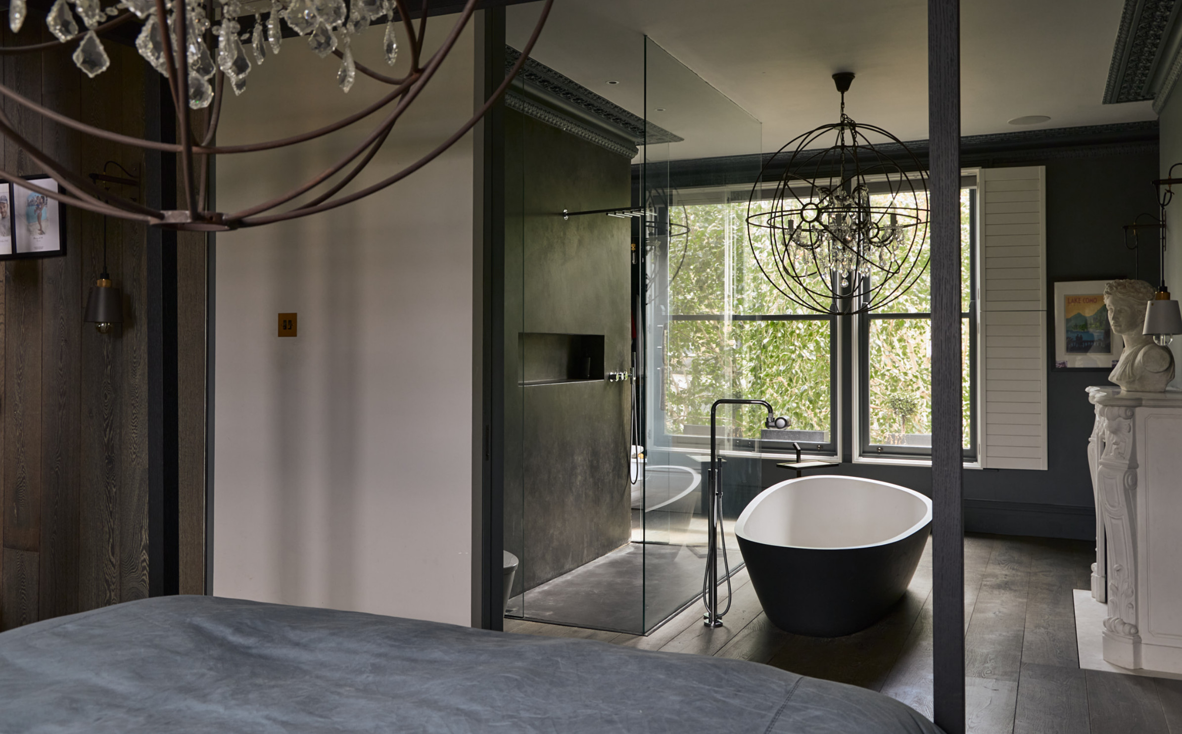 chambre avec verrière et salle de bain maison de ville victorienne Londres décoration contemporaine chambre avec verrière et salle de bain maison de ville victorienne Londres décoration contemporaine