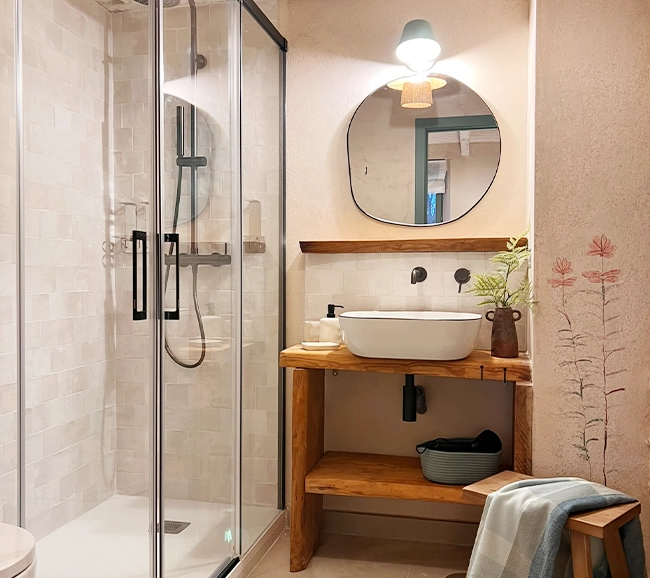 salle de bain décoration contemporaine maison centenaire en pierres rénovée "La Bendita" par Wishome salle de bain décoration contemporaine maison centenaire en pierres rénovée "La Bendita" par Wishome