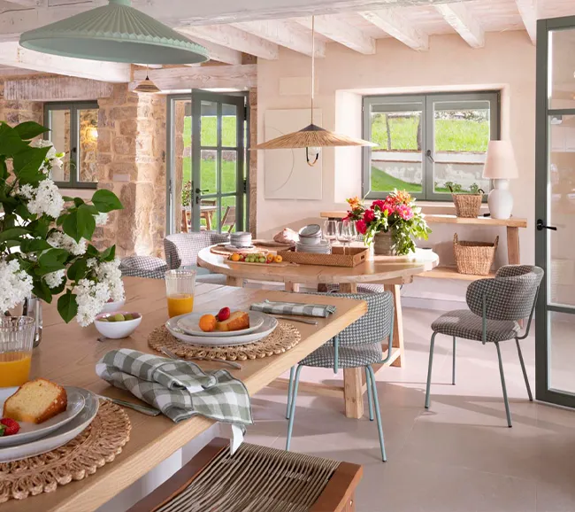 cuisine avec espace repas décoration contemporaine maison centenaire en pierres rénovée "La Bendita" par Wishome cuisine avec espace repas décoration contemporaine maison centenaire en pierres rénovée "La Bendita" par Wishome
