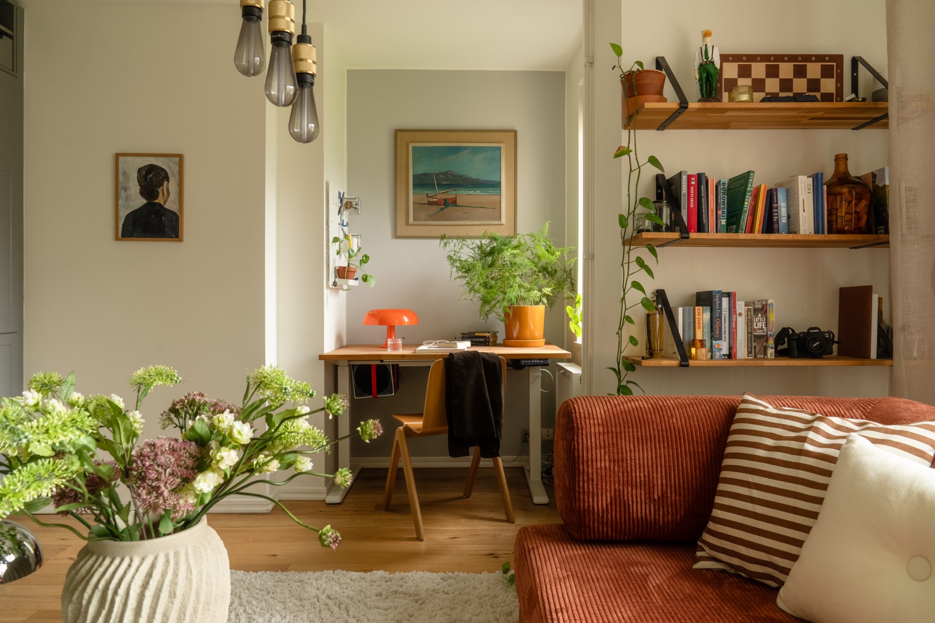 salon et bureau décoration scandinave colorée deux-pièces 46m2