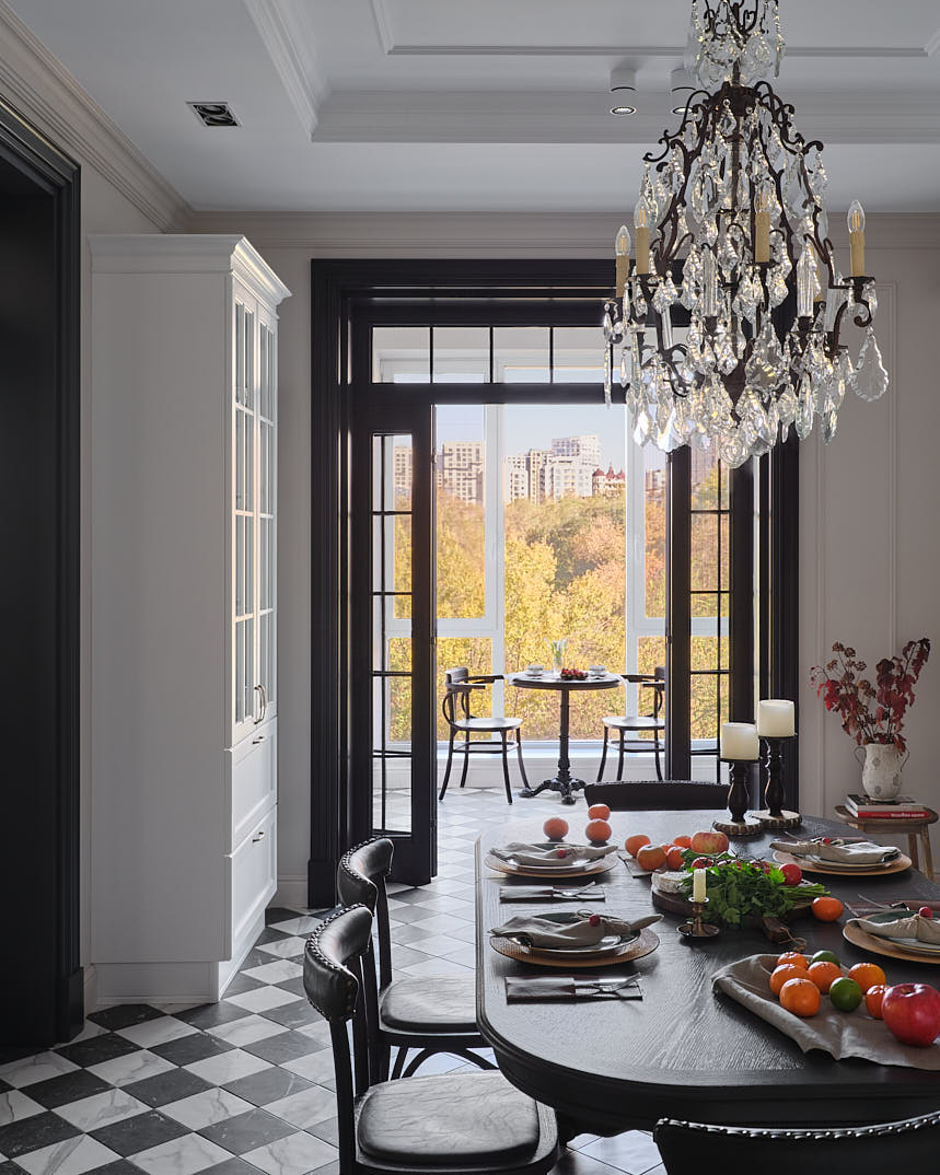 cuisine avec moulures et sol à damier noir et blanc appartement Kazakhstan décoration classique chic