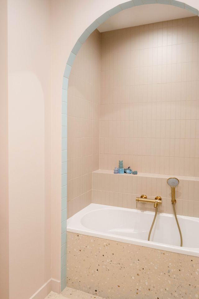 salle de bain décoration contemporaine appartement rénové à Lyon par Studio Castille photo : ©Lopin.communication