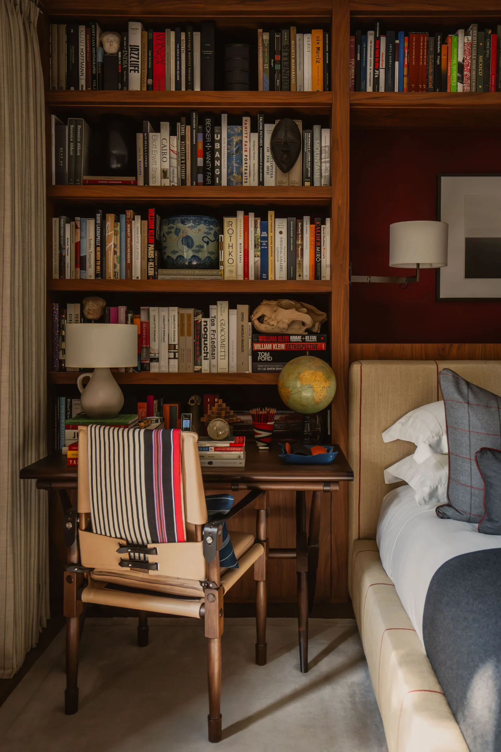 chambre avec bibliothèque décoration contemporaine appartement 223m2 Mexico City
