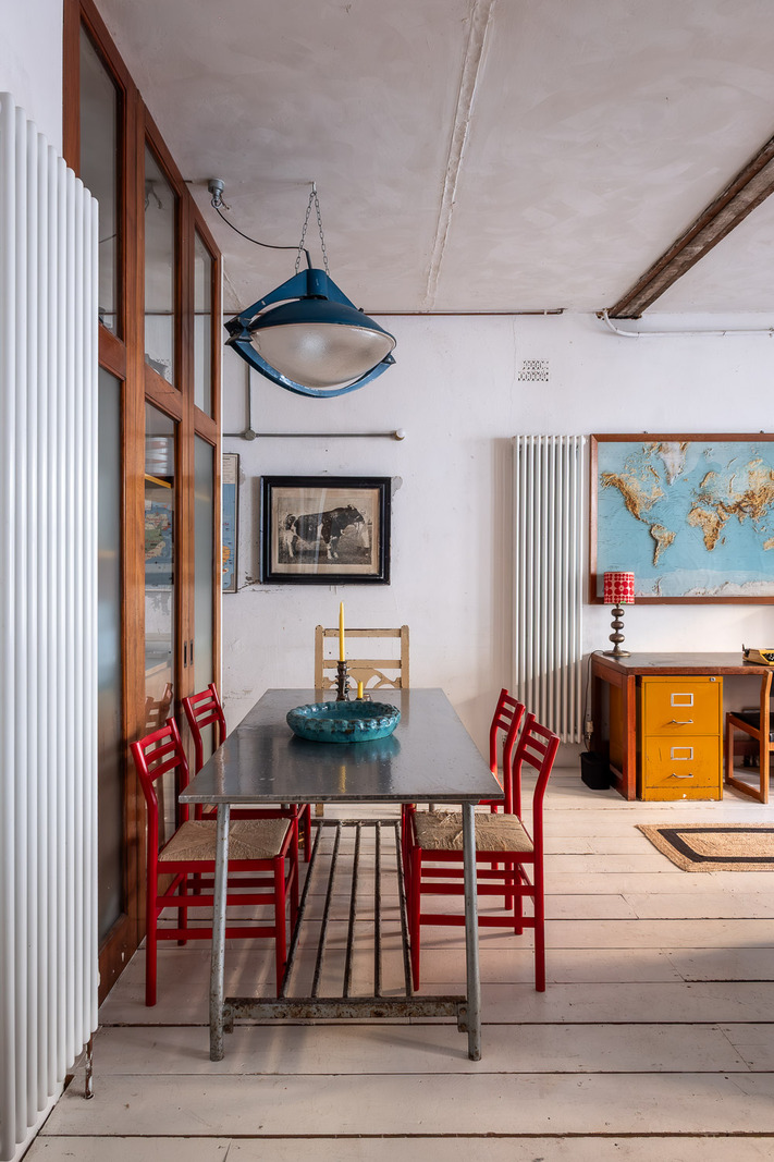 salle à manger et salon décoration vintage maison anglaise dans d'anciennes écuries