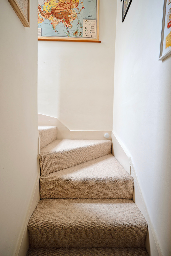 escalier avec moquette beige escalier avec moquette beige