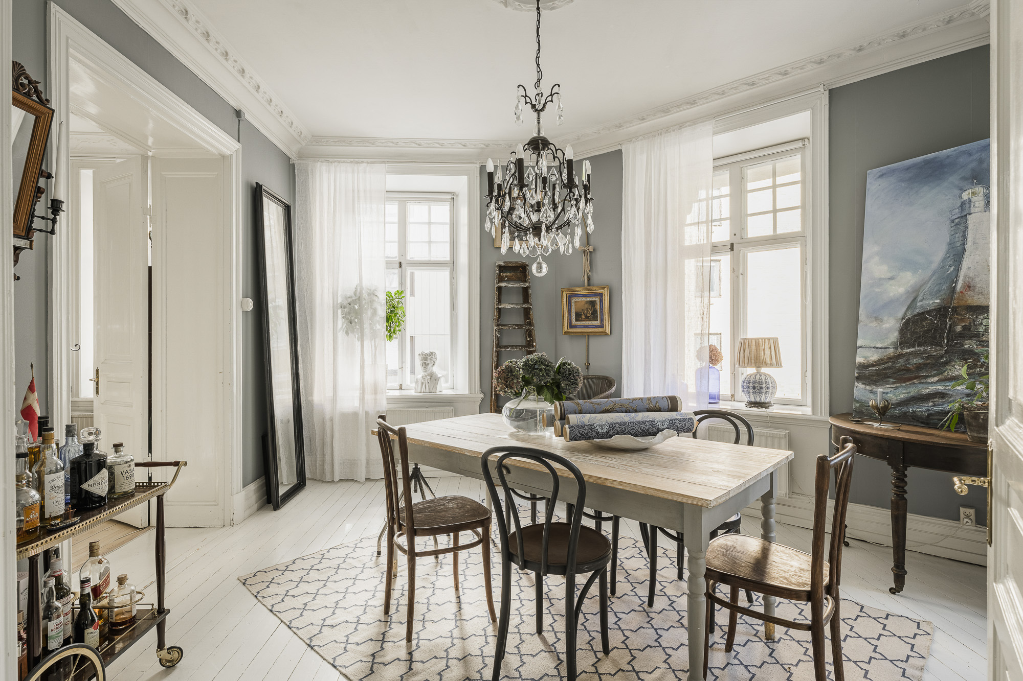 salle à manger avec moulures décoration scandinave classique chic salle à manger avec moulures décoration scandinave classique chic