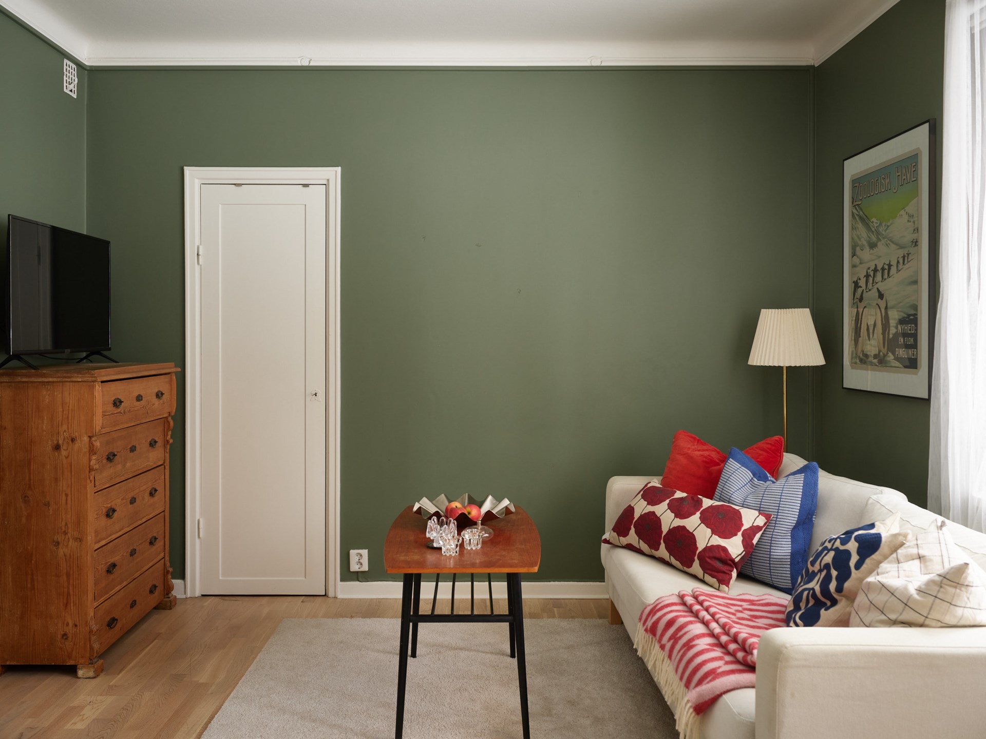 salon mur verts studio vintage 35m2 décoration scandinave salon mur verts studio vintage 35m2 décoration scandinave