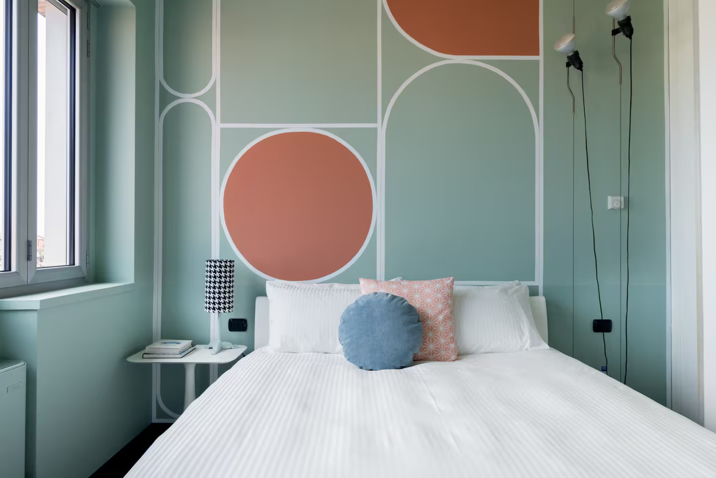 chambre appartement Milan décoration design et colorée