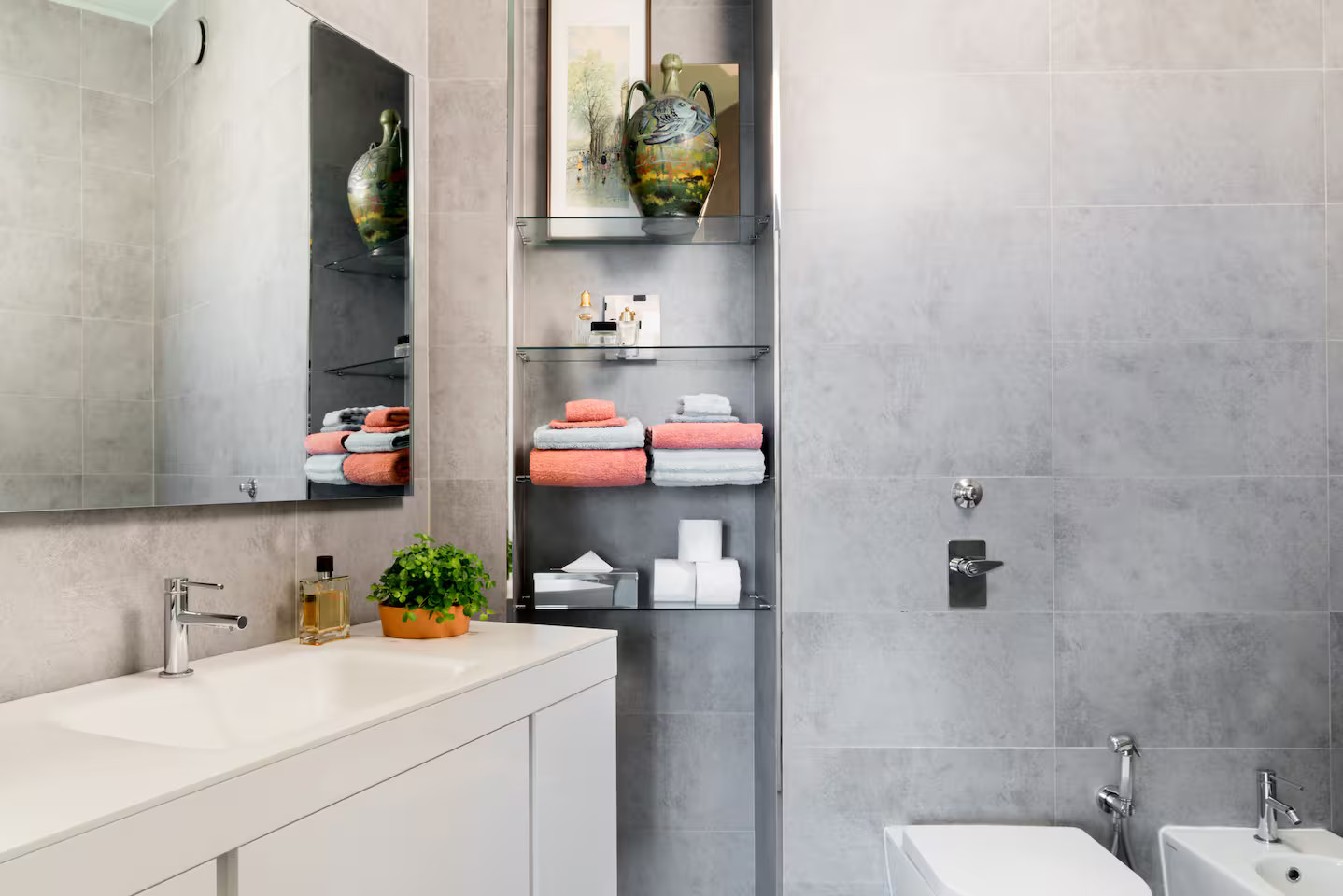 salle de bain moderne grise
