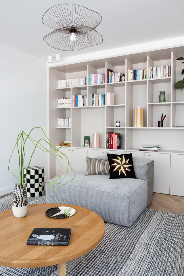 salon décoration contemporaine appartement 130m2 Paris rénové par Elodie Sierocki Studio Photo : © Sophie Lloyd salon décoration contemporaine appartement 130m2 Paris rénové par Elodie Sierocki Studio Photo : © Sophie Lloyd