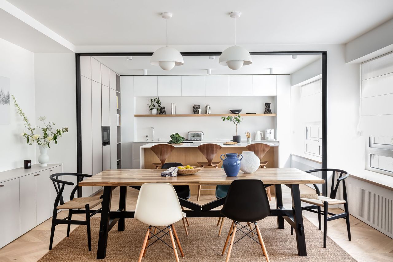 salle à manger et cuisine décoration contemporaine appartement 130m2 Paris rénové par Elodie Sierocki Studio Photo : © Sophie Lloyd salle à manger et cuisine décoration contemporaine appartement 130m2 Paris rénové par Elodie Sierocki Studio Photo : © Sophie Lloyd