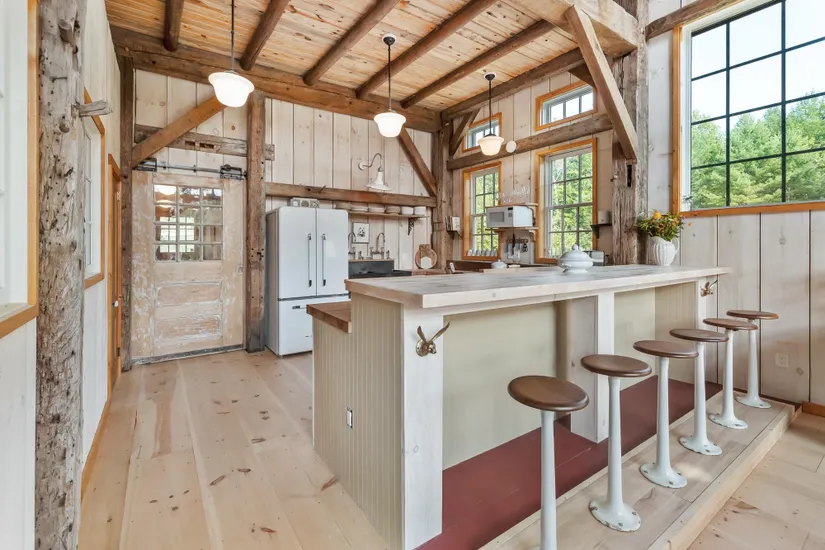 cuisine ouverte maison en vieux bois recyclé Vermont décoration rustique