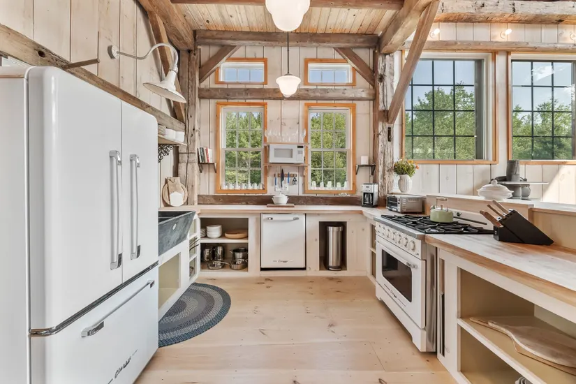 cuisine ouverte maison en vieux bois recyclé Vermont décoration rustique